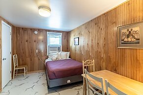 Boardwalk Sand & Surf Inn Oceanfront