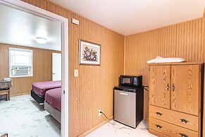 Boardwalk Sand & Surf Inn Oceanfront