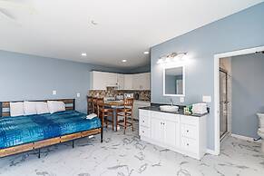 Boardwalk Sand & Surf Inn Oceanfront