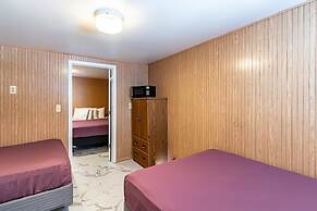 Boardwalk Sand & Surf Inn Oceanfront