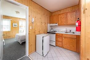 Boardwalk Sand & Surf Inn Oceanfront