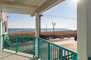 Boardwalk Sand & Surf Inn Oceanfront