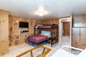 Boardwalk Sand & Surf Inn Oceanfront