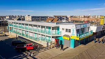 Boardwalk Sand & Surf Inn Oceanfront