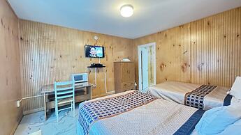 Boardwalk Sand & Surf Inn Oceanfront