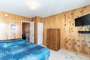 Boardwalk Sand & Surf Inn Oceanfront