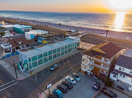 Boardwalk Sand & Surf Inn Oceanfront