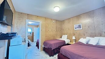 Boardwalk Sand & Surf Inn Oceanfront