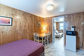 Boardwalk Sand & Surf Inn Oceanfront