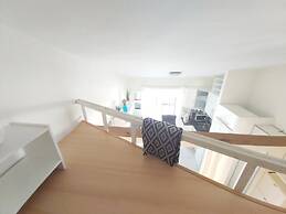 Central Apartment With Sea Views