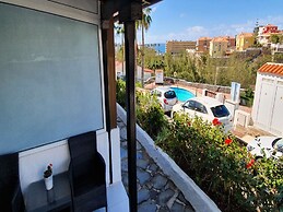 Central Apartment With Sea Views