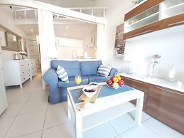 Central Apartment With Sea Views