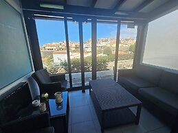 Central Apartment With Sea Views