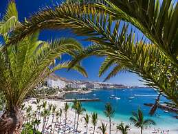 Central Apartment With Sea Views