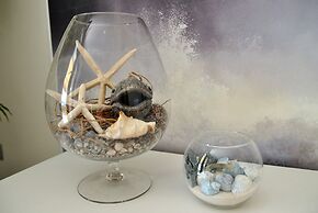 Dinky Home Air-conditioned Penthouse With sea View Terrace