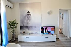 Dinky Home Air-conditioned Penthouse With sea View Terrace