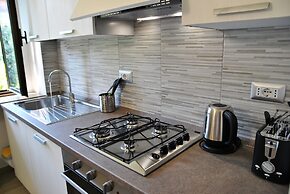 Dinky Home Air-conditioned Penthouse With sea View Terrace