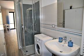 Dinky Home Air-conditioned Penthouse With sea View Terrace