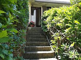 Dinky Home Air-conditioned Penthouse With sea View Terrace