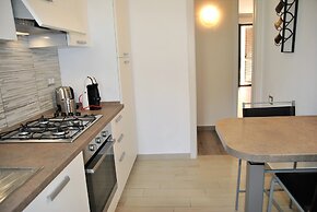 Dinky Home Air-conditioned Penthouse With sea View Terrace