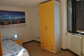 Dinky Home Air-conditioned Penthouse With sea View Terrace