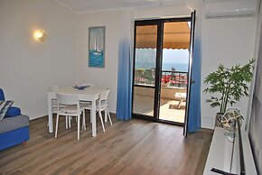 Dinky Home Air-conditioned Penthouse With sea View Terrace