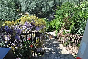 Dinky Home Air-conditioned Penthouse With sea View Terrace
