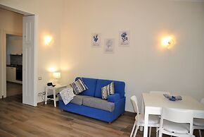 Dinky Home Air-conditioned Penthouse With sea View Terrace