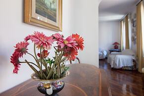 Beautiful Roman Apartment Next To Trevi Fountain