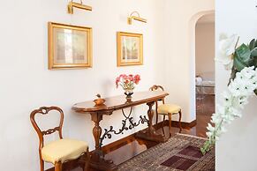 Beautiful Roman Apartment Next To Trevi Fountain