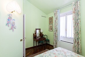 Beautiful Roman Apartment Next To Trevi Fountain