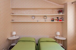 Beautiful Roman Apartment Next To Trevi Fountain