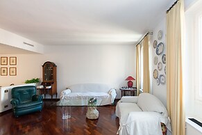 Beautiful Roman Apartment Next To Trevi Fountain