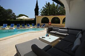 Outstanding Villa With Heated Pool