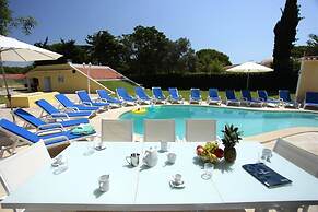 Outstanding Villa With Heated Pool