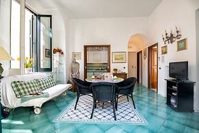 Upscale Central Amalfi Apartment In 19th-century Building