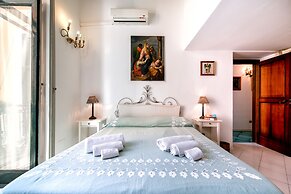 Upscale Central Amalfi Apartment In 19th-century Building