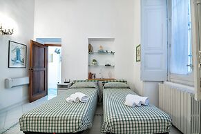 Upscale Central Amalfi Apartment In 19th-century Building