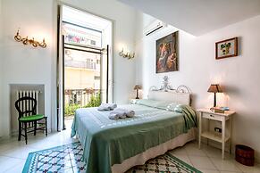 Upscale Central Amalfi Apartment In 19th-century Building