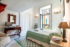 Upscale Central Amalfi Apartment In 19th-century Building