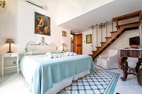 Upscale Central Amalfi Apartment In 19th-century Building