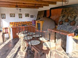 Beautiful Cabin Downtown Tapalpa Oven Mud Barbecue Grill 4 Room 12 ppl