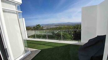 Luxury House With all the Amenities Gym Seg Aa cal Pool Tv Wifi