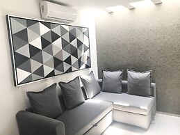 Luxury House With all the Amenities Gym Seg Aa cal Pool Tv Wifi