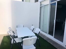 Luxury House With all the Amenities Gym Seg Aa cal Pool Tv Wifi