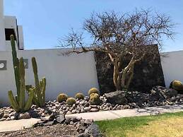 Luxury House With all the Amenities Gym Seg Aa cal Pool Tv Wifi