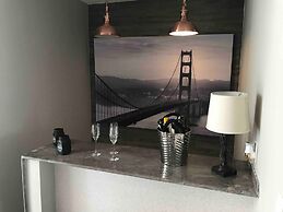 Luxury House With all the Amenities Gym Seg Aa cal Pool Tv Wifi