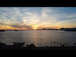 Big House Pool Grill, 4 Bedrooms 12 ppl AC Ocean View TV Wifi