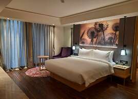 THE GAURS SAROVAR PREMIERE