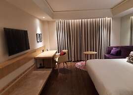 THE GAURS SAROVAR PREMIERE